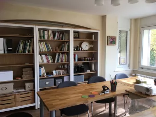 salle de cours et bibliothèque